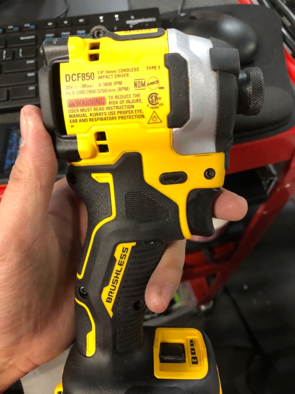 Photo 2 of DeWalt ATOMIC™ 20V MAX* 1/4" Brushless 3-Speed Impact Driver