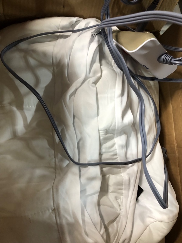 Photo 2 of ***USED - DIRTY - MISSING BOTTOM RUBBER PIECE***
Sealy Electric Mattress Pad Cal King Size, 10 Heating Settings Heated Mattress Pad, 72"x84" Cal.King