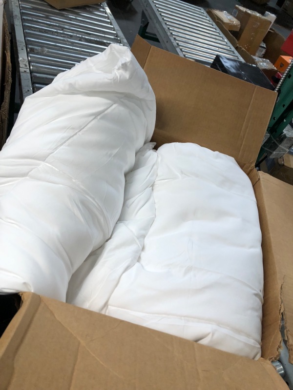 Photo 1 of ***USED READ NOTES***Bedsure Queen Comforter Duvet Insert - 88x88in