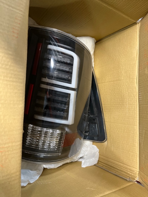 Photo 4 of **NON REFUNDABLE NO RETURNS SOLD AS IS**
**PARTS ONLY**Tail Lights compatible for Dodge 2009-2018 Ram 1500 2500 3500/2019 Ram 1500 Classic