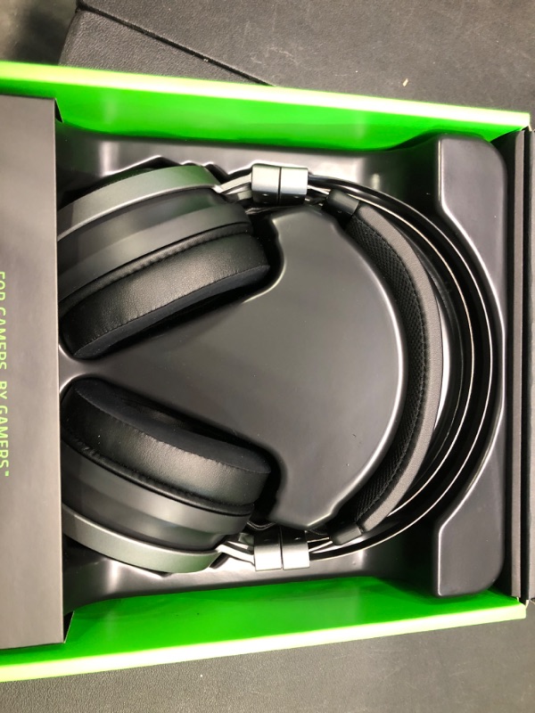 Photo 2 of Razer Nari Ultimate Wireless 7.1 Surround Sound Gaming Headset: THX Audio & Haptic Feedback - Auto-Adjust Headband - Chroma RGB - Retractable Mic - For PC, PS4, PS5 - Black