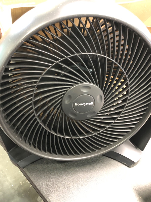 Photo 4 of 12 in. 3 Speed Whole Room Circulator Floor Fan