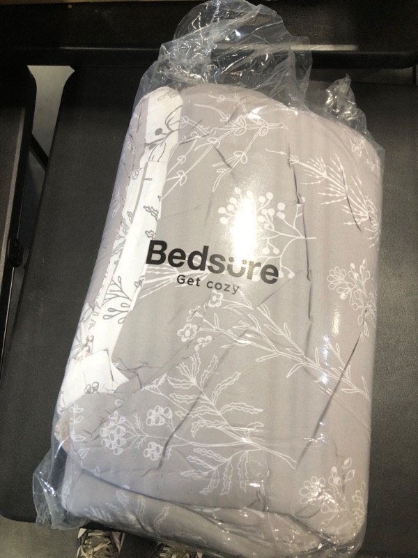 Photo 3 of Bedsure Queen Comforter Grey White - Reversible Floral Bedding Comforter for Queen Bed
