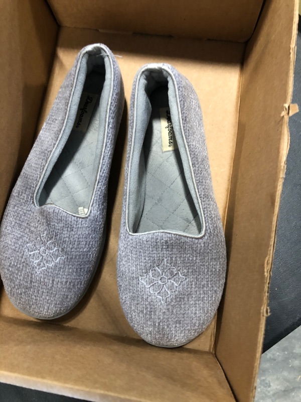 Photo 1 of DearFoams Shoes For Women size 7
