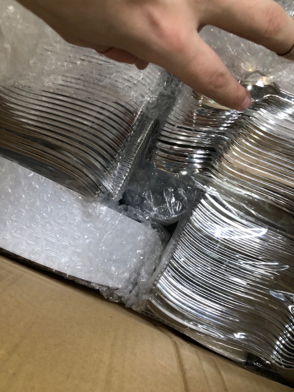 Photo 4 of 700 Piece Silver Dinnerware Set - 200 Silver Rim Plastic Plates - 300 Silver Plastic Silverware - 100 Silver Plastic Cups - 100 Linen Like Silver