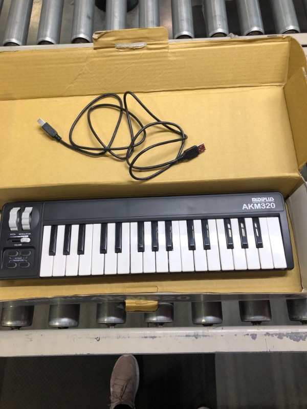 Photo 5 of midiplus AKM320 Midi Keyboard Controller
