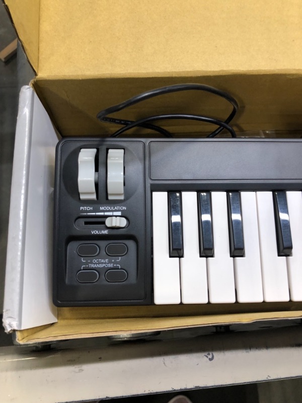 Photo 4 of midiplus AKM320 Midi Keyboard Controller
