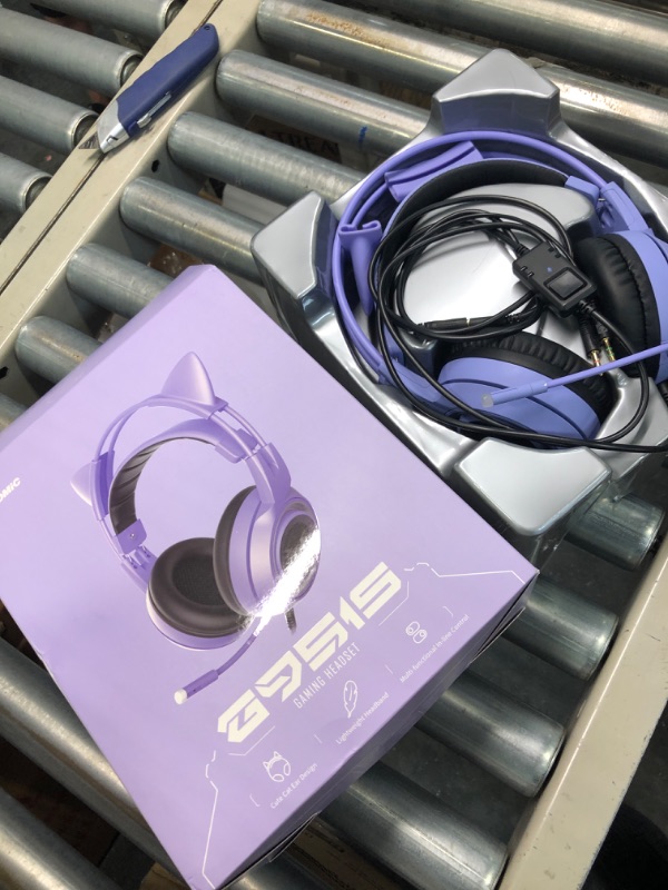 Photo 2 of SOMIC G951S Purple Stereo Gaming Headset with Mic for PS4, PS5, Xbox One, PC, Phone, Detachable Cat Ear 3.5MM Noise Reduction Headphones Computer Gaming Headphone Self-Adjusting Gamer Headsets