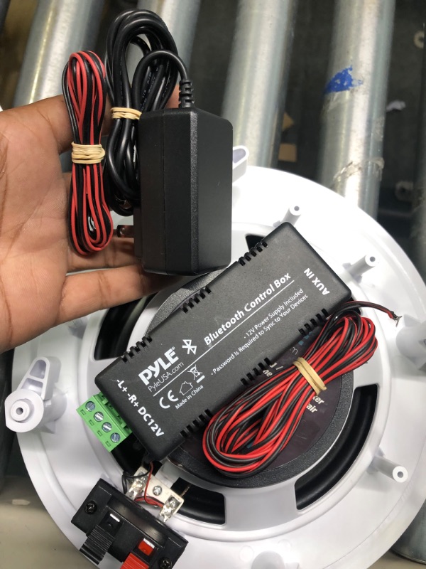 Photo 1 of 8” Ceiling Wall Mount Speakers - Pair of 2-Way Midbass Woofer Speaker 70v Transformer Directable 1” Titanium Dome Tweeter Design w/ 55Hz-22kHz Frequency Response & 250 Watts Peak - Pyle  White
(BRAND NEW IN BOX. OPENED FOR QUALITY CHECK/PICTURES.)