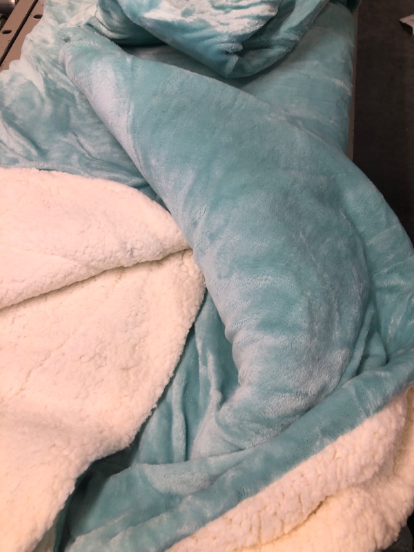 Photo 2 of Bedsure Sherpa Fleece Blanket Twin Size Light Blue Plush Blanket Fuzzy Soft Blanket Microfiber