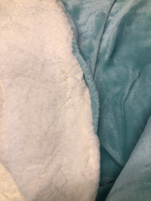 Photo 3 of Bedsure Sherpa Fleece Blanket Twin Size Light Blue Plush Blanket Fuzzy Soft Blanket Microfiber