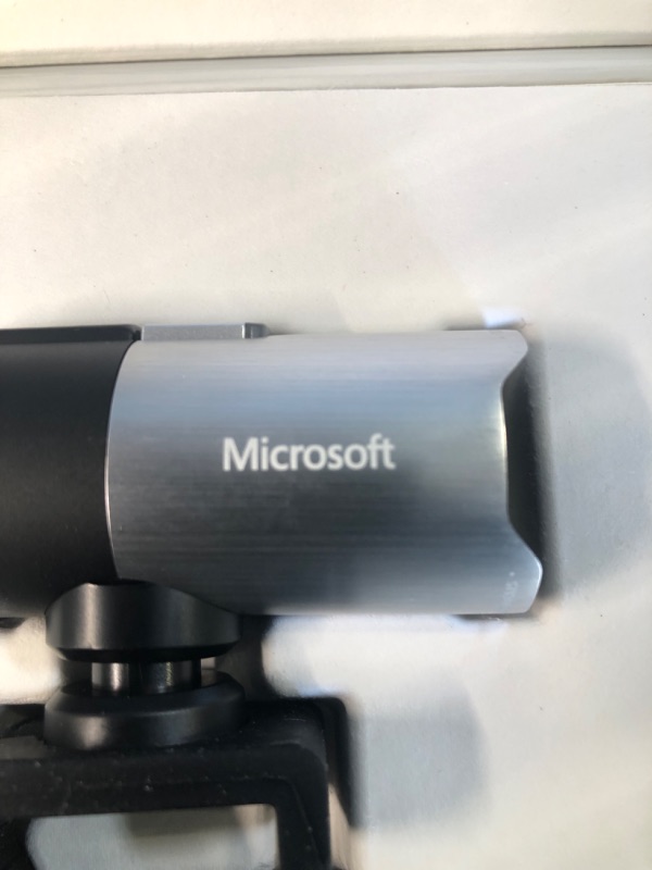 Photo 4 of Microsoft Q2F-00013 LifeCam Studio with Built-in Noise Cancelling Microphone, Auto-Focus, Light Correction, USB Connectivity, for Microsoft Teams/Zoom, Compatible with Windows 8/10/11/Mac, 1080p Retail