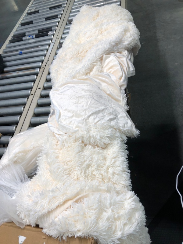 Photo 2 of AETVRNI Luxury Plush Shaggy Faux Fur Duvet Cover Set, Super Soft 4 Pieces White Fluffy Comforter Cover Set, Bedding Set(1 Plush Furry Duvet Cover+ 1 Flat Sheet+ 2 Pillow Shams),12,Queen Queen 12