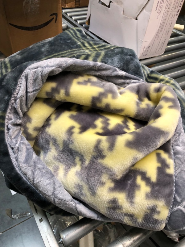 Photo 4 of Winter Fleece Plush Blanket 