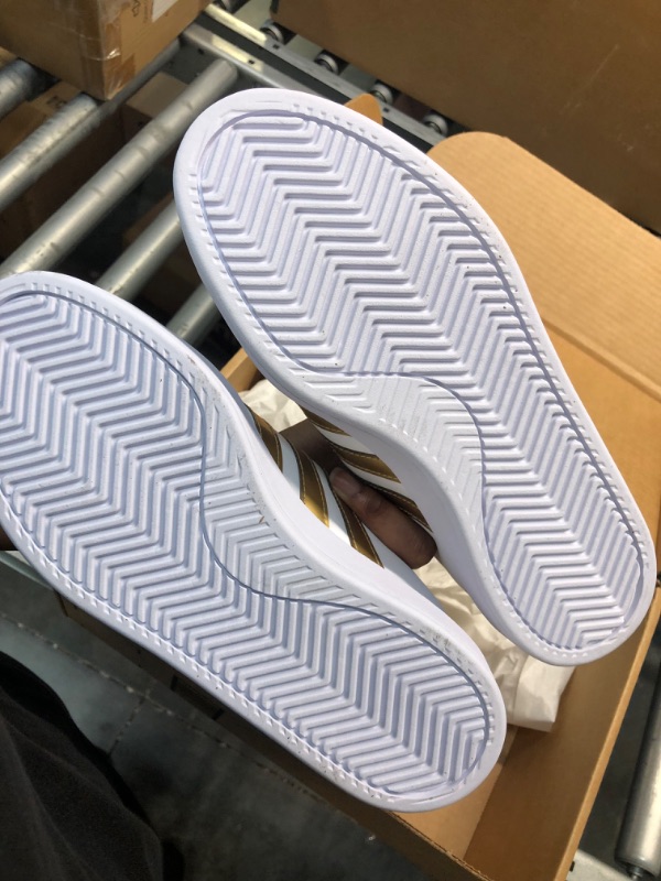 Photo 1 of adidas Women's Grand Court 2.0 Tennis Shoe SIZE 7
