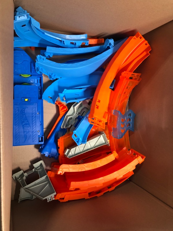 Photo 1 of Hot Wheels Massive Loop Mayhem Track Set with Huge 28-Inch Tall Track Loop Slam Launcher, Battery Box & 1 Hot Wheels 1:64 Scale Car, Designed for Multi-Car Play, Gift for Kids 5 Years Old & Up SIOC/FFP Track Set