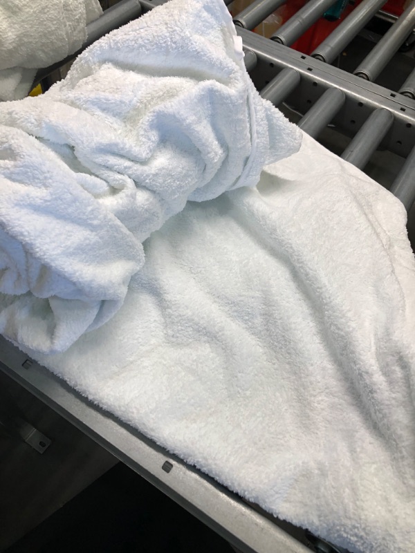 Photo 3 of American Soft Linen Jumbo Large Bath Towels, 100% Turkish Cotton 35 in 70 in, Bath Towel Sheets for Bathroom, White Bath Sheet Bath Sheet 35 x 70 Bright White
