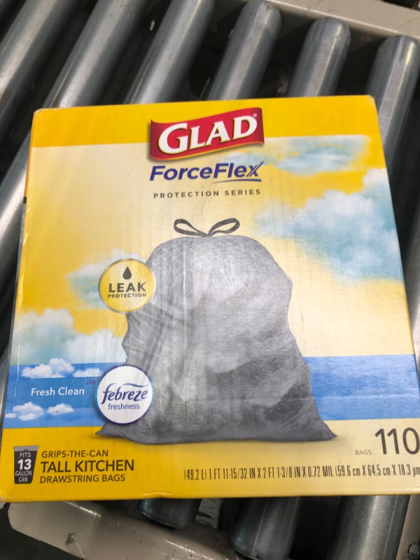 Photo 2 of Glad ForceFlex Tall Kitchen Drawstring Trash Bags, 13 Gal, Fresh Clean Scent with Febreze, 110 Ct 110 Count (Pack of 1) Febreze Fresh Clean