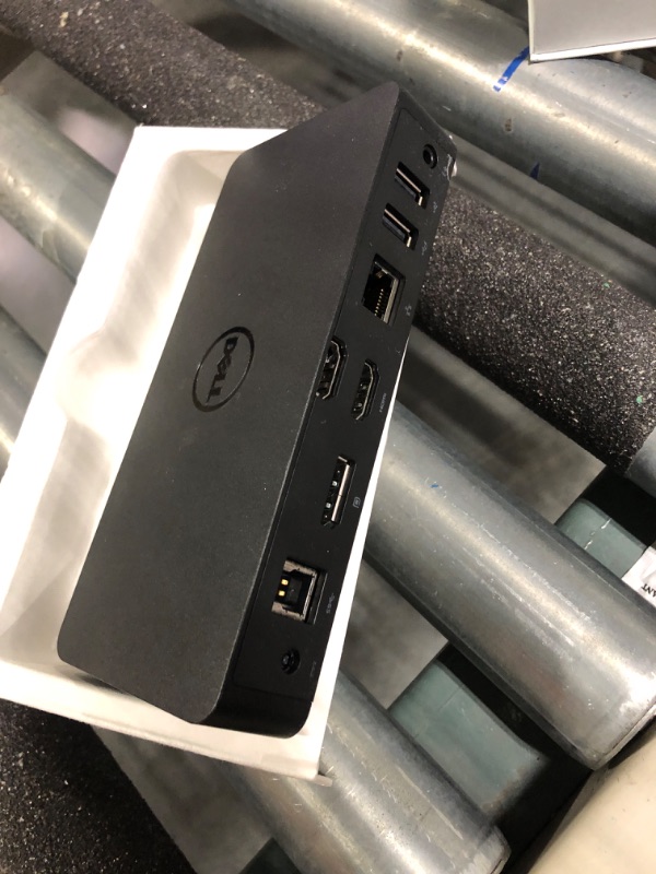 Photo 1 of Dell USB 3.0 Ultra HD/4K Triple Display Docking Station (D3100), Black Triple Display USB 3.0 Single