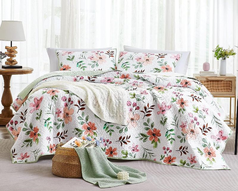 Photo 1 of WRENSONGE Quilts Queen Size, 3 Pieces Pink Flower Reversible Quilt Bedding Sets, Soft Lightweight Microfiber Floral Pattern Printed Bedspread Coverlet for Bed, Couch, Blanket All Season 90"*94"
