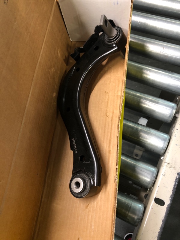 Photo 3 of MOOG RK642125 Suspension Control Arm rear right upper