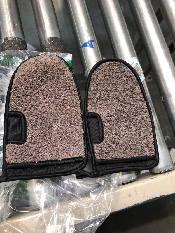 Photo 2 of Griot's Garage 11820 Microfiber Wheel Wash Mitts (Set of 2)