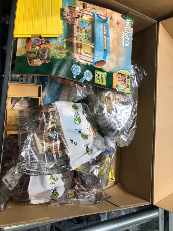 Photo 1 of Playmobil Wiltopia Animal Care Station