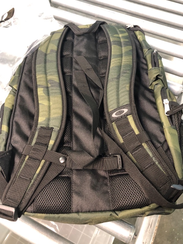 Photo 3 of Oakley Men's Enduro 2.0 30L Backpack, Core Camo