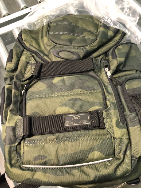 Photo 4 of Oakley Men's Enduro 2.0 30L Backpack, Core Camo