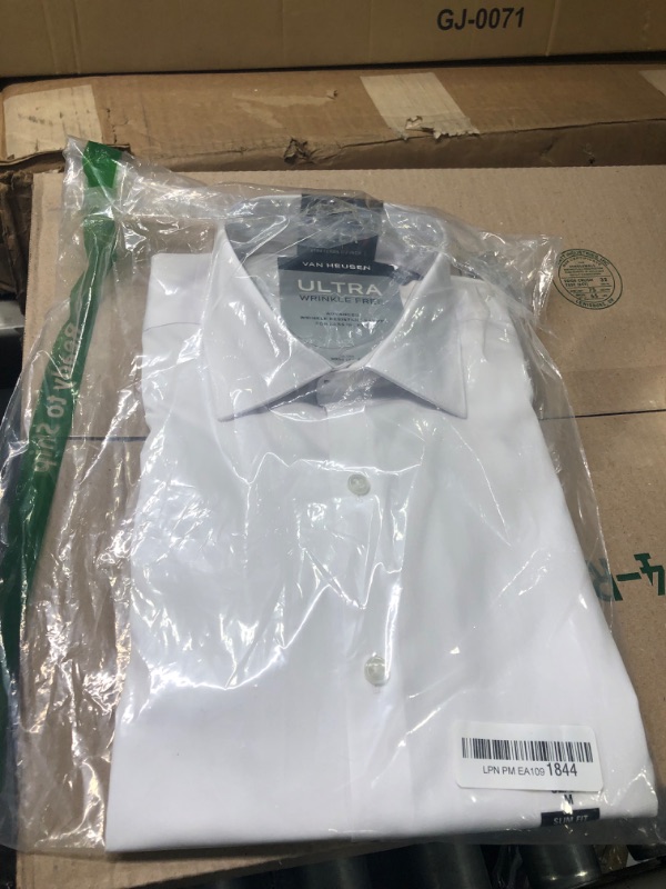 Photo 1 of Van Heusen Men's Dress Shirt Regular Fit Ultra Wrinkle Free Flex Collar Stretch slim fit 15-15.5 32/33 m