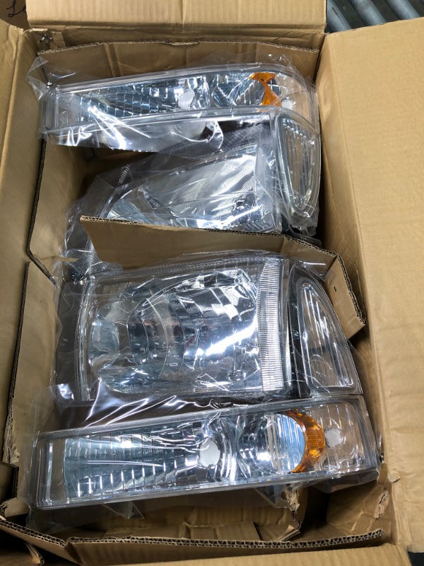 Photo 2 of DNA MOTORING HL-OH-F99SD4P-CH-AM Chrome Amber Headlights Replacement Compatible with 99-04 F-250 / F-350 / F-450 / F-550 Chrome / Amber