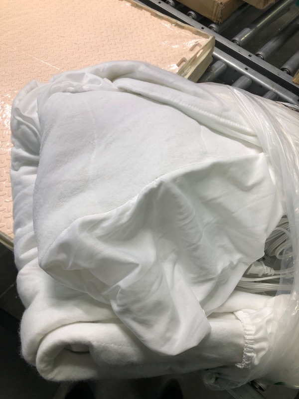 Photo 1 of bedsure white heated blanket