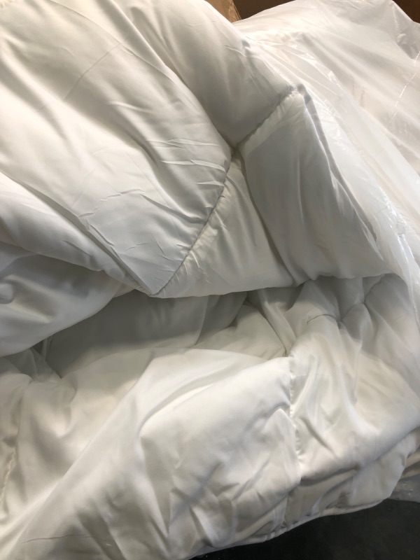 Photo 3 of Utopia Bedding Comforter – All Season Comforter King Size – White Comforter King - Plush Siliconized Fiberfill - Box Stitched
