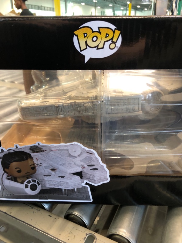 Photo 2 of Funko Pop! Ride Super Deluxe: Star Wars - Lando Calrissian in The Millenium Falcon (Shared Galactic Convention, Amazon Exclusive), Multicolor