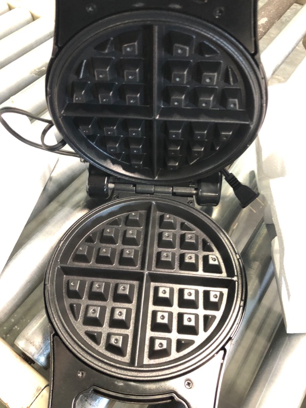 Photo 4 of Belgian Waffle Maker, 8 Inch Flip Waffle Irons with Non-Stick Surfaces, 900W Waffle Makers with Temperature Control, 4 Slice, Black, ETL Certificated, Aigostar