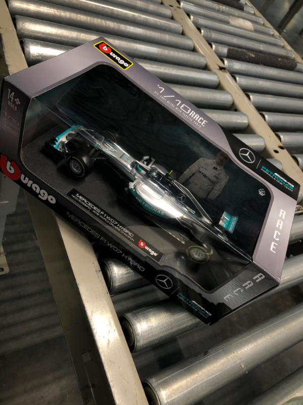 Photo 1 of DIECAST Toys CAR BBURAGO 1:18 Race - Mercedes F1 W07 Hybrid - Lewis Hamilton #44 - AMG Petronas Formula ONE Team Silver 18-18001LH