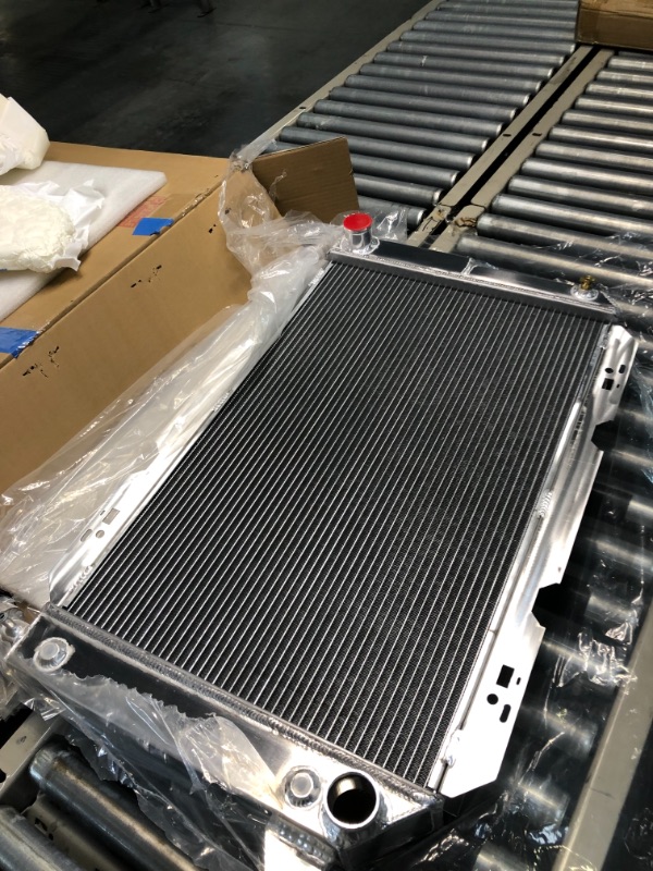 Photo 4 of Primecooling 3 Row Core Aluminum Radiator for Ford F-150 F-250 F-350 /Bronco,V8 1985-97