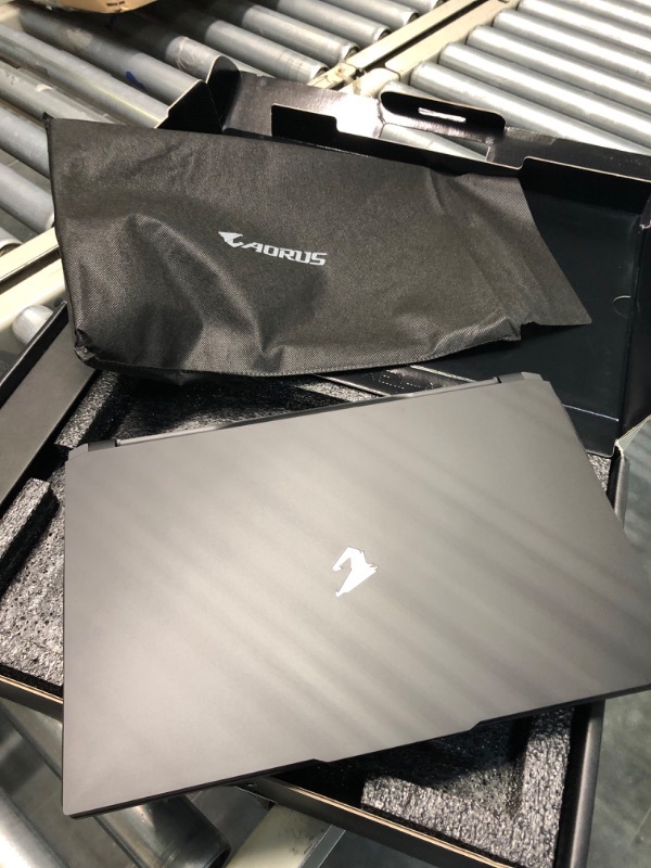 Photo 3 of GIGABYTE AORUS 15 XE4 15.6" QHD 165Hz Gaming Notebook Computer, Intel Core i7-12700H 2.3GHz, 16GB RAM, 1TB SSD, NVIDIA GeForce RTX 3070 Ti 8GB, Windows 11 Home, Black Intel Core i7-12700H 16GB DDR4 RAM|RTX 3070 Ti 15.6" QHD IPS AORUS