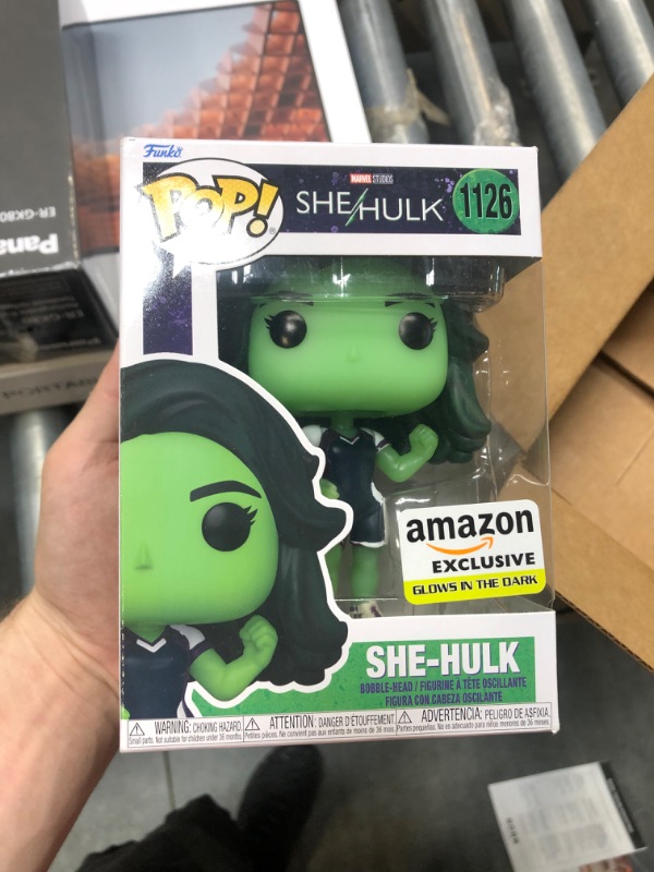 Photo 5 of Funko Pop! Marvel: She-Hulk - She-Hulk Glow in The Dark, Amazon Exclusive