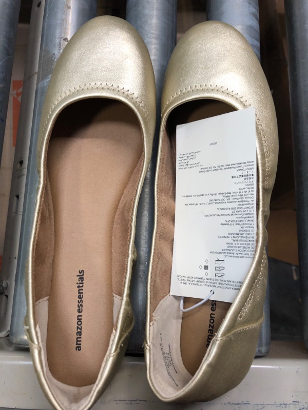 Photo 3 of Amazon Essentials Women's Belice Ballet Flat 9.5 Gold