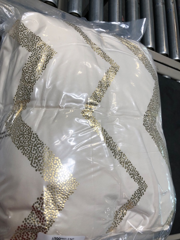 Photo 5 of 
Codi Cream White and Gold Comforter Set for Full/Queen Size Bed, Cute Metallic Ivory Bed Sets, 4 Piece (2 Matching Shams + 1 Decorative Pillow)
