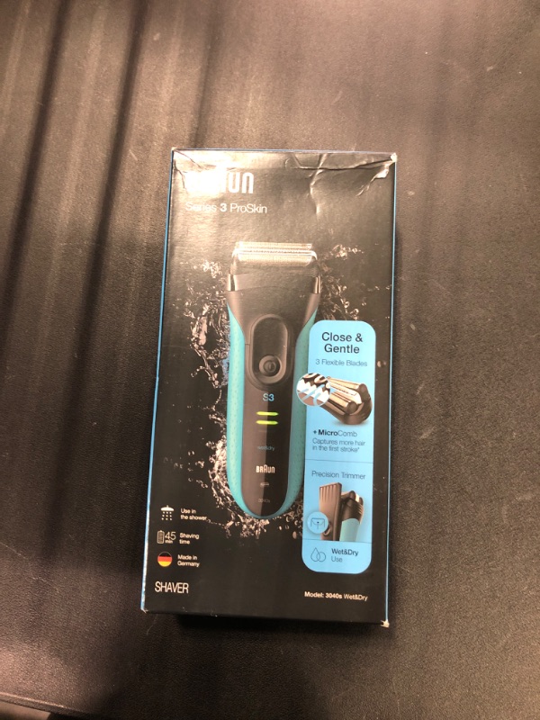 Photo 2 of Braun Series 3 Shaver, Wet & Dry, 3040s