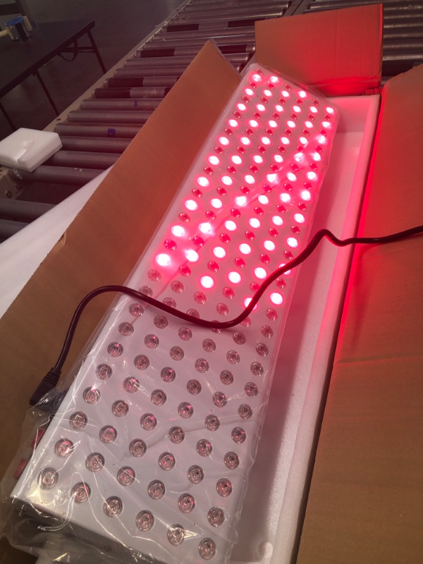 Photo 3 of SGROW Red Light Therapy Devices for Body 900W 660nm and 850nm Near Infrared Lamp 180LEDs for Skin Care and Pain Relief