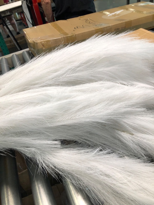 Photo 2 of 
12 Pcs Natural Ostrich Feathers Bulk with 12  Pcs Iron Wire 10 to 12 Inch Long Feathers for Vase Plumes with Wire Tape for Wedding Masquerade Party...