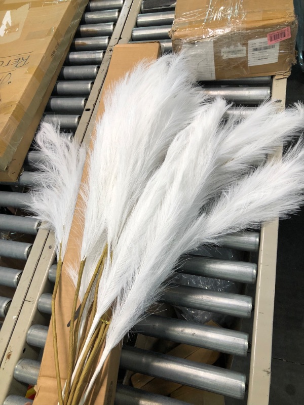 Photo 3 of 
12 Pcs Natural Ostrich Feathers Bulk with 12  Pcs Iron Wire 10 to 12 Inch Long Feathers for Vase Plumes with Wire Tape for Wedding Masquerade Party...