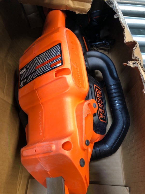 Photo 1 of Black+decker Lht321ff 20V Max Lithium Powercommand PowerCut Hedge Trimmer 22"