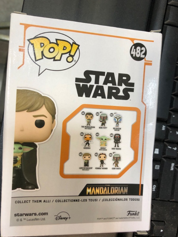 Photo 3 of Funko Pop! Star Wars: The Mandalorian - Luke Skywalker with Grogu