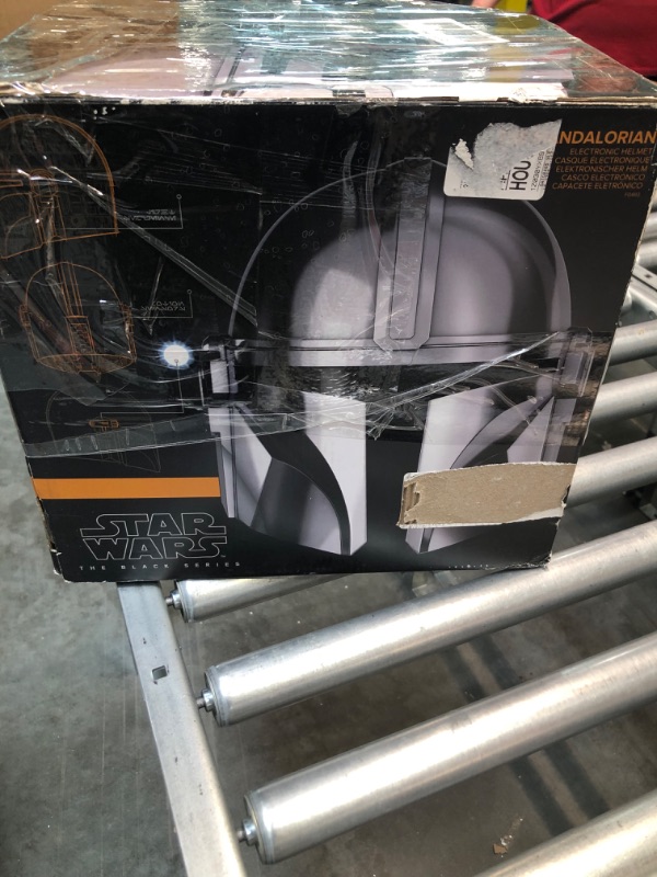 Photo 5 of Collect Collector Star Wars Black Series - Mandalorian Electronic Helmet. Commemorate Star Wars with The Mandalorian Premium Black Series Electronic Helmet
