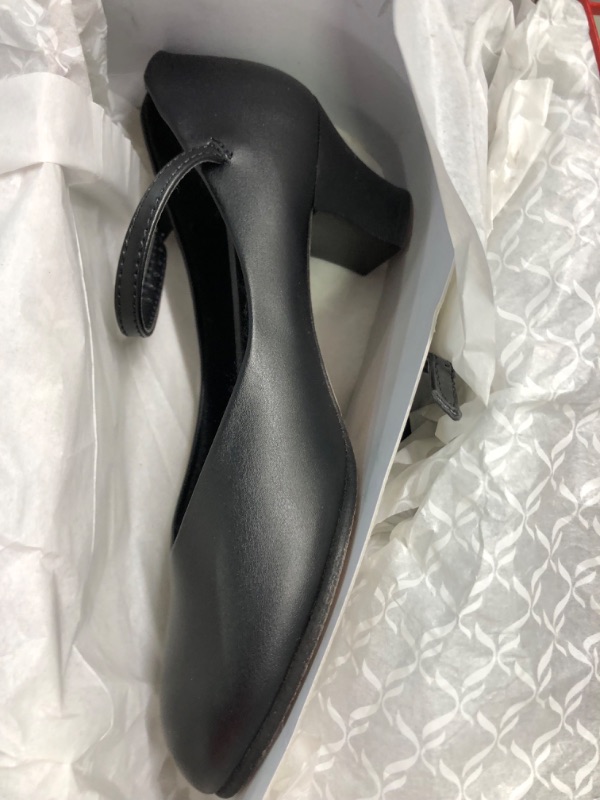 Photo 4 of Capezio Women's Manhattan Character Shoe, SIZE 6.5
