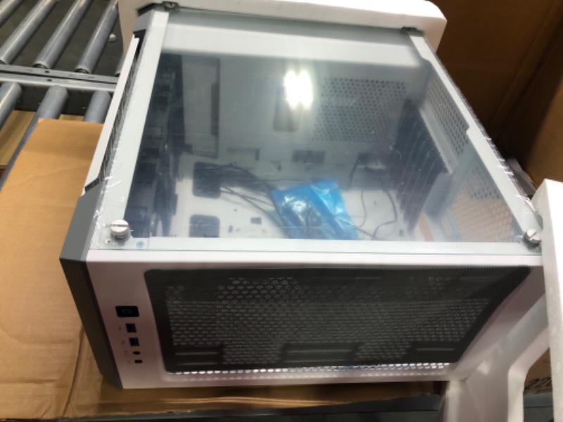 Photo 4 of Corsair iCUE 220T RGB Airflow Tempered Glass Mid-Tower Smart Case, White White Case